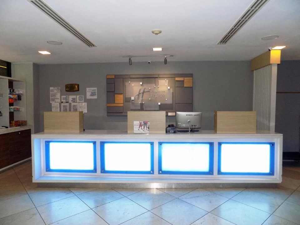 HOLIDAY INN EXPRESS